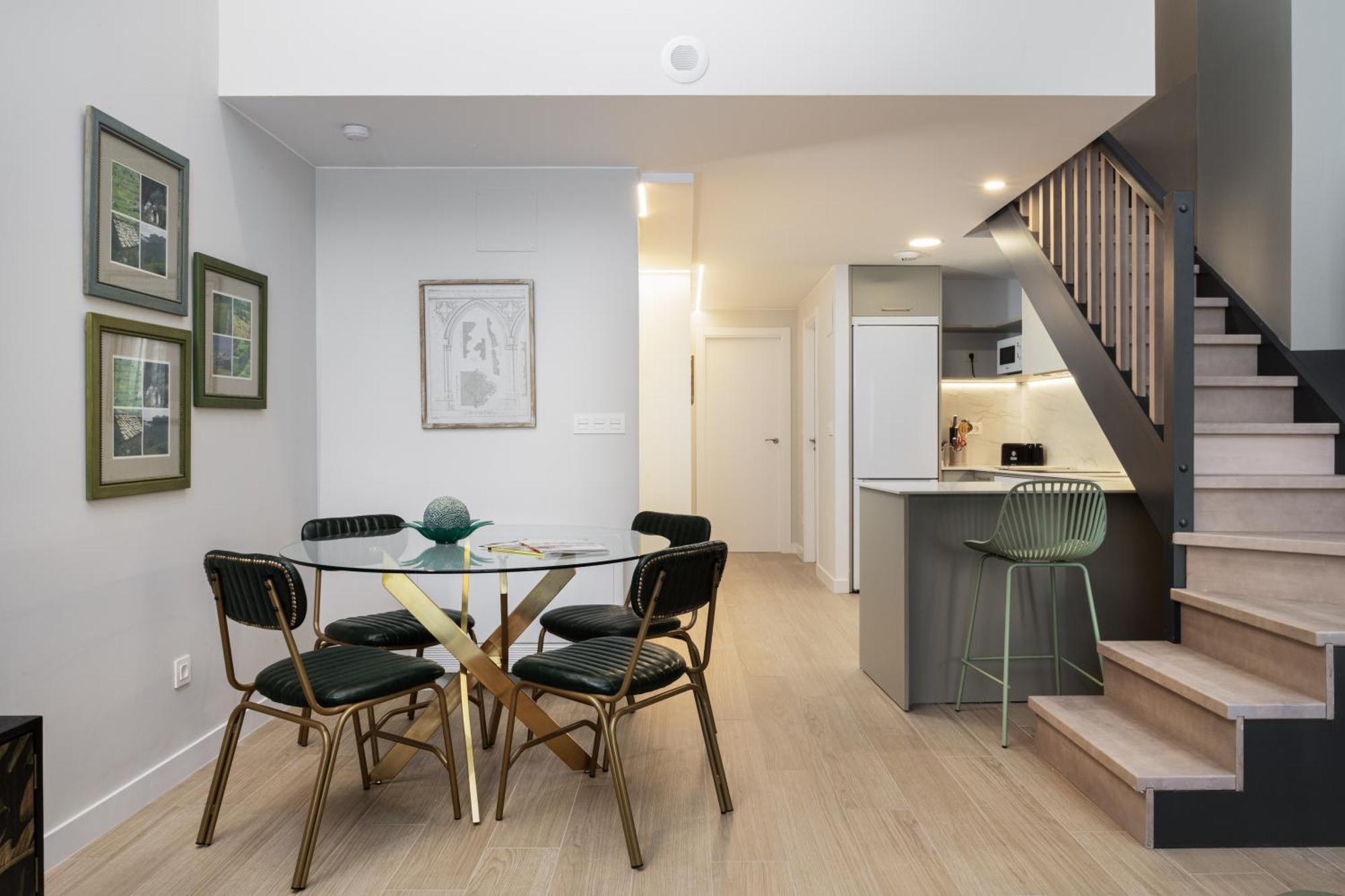Apartamentos Torre Del Reloj Хака Экстерьер фото