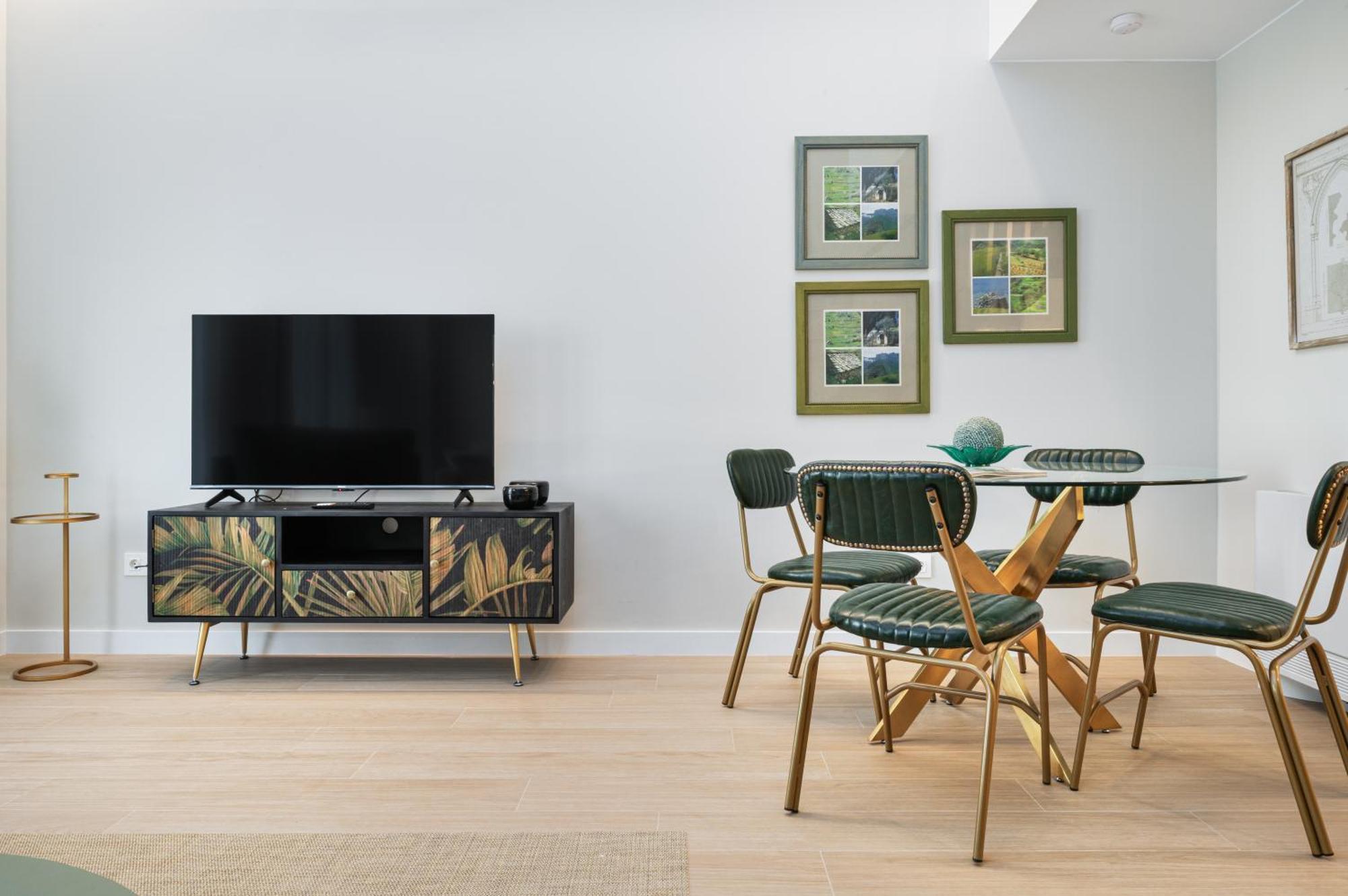 Apartamentos Torre Del Reloj Хака Экстерьер фото