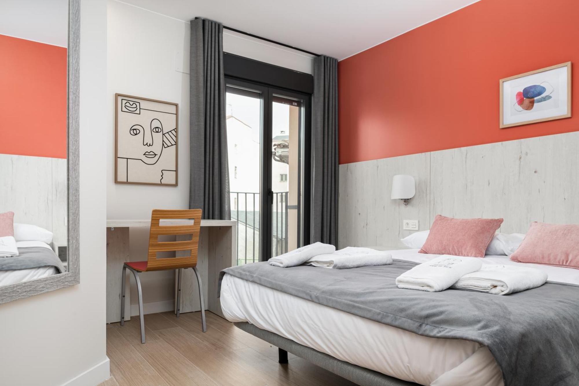Apartamentos Torre Del Reloj Хака Экстерьер фото