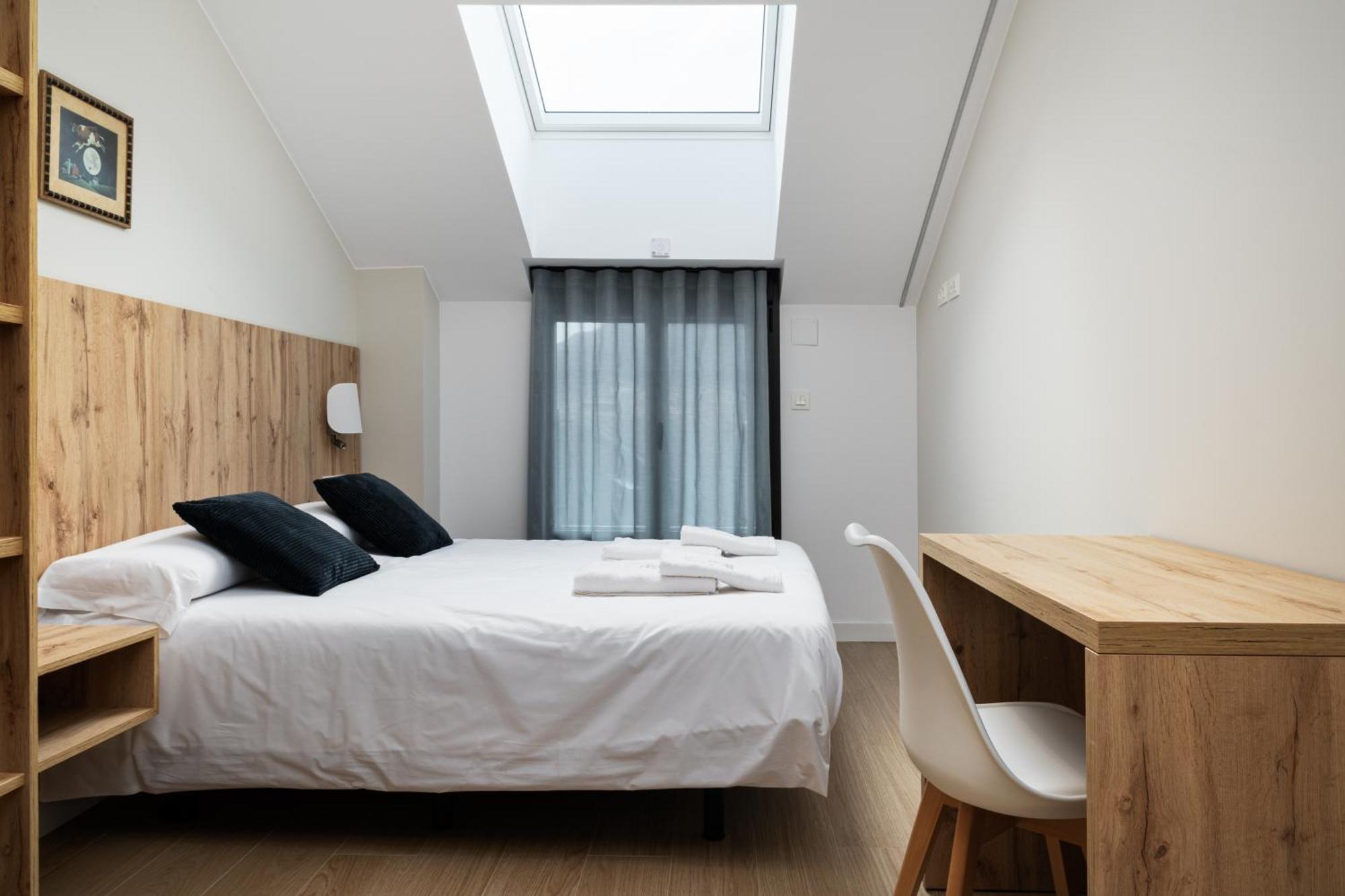 Apartamentos Torre Del Reloj Хака Экстерьер фото