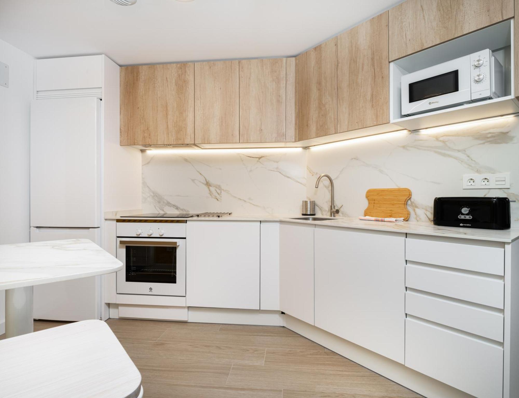 Apartamentos Torre Del Reloj Хака Экстерьер фото