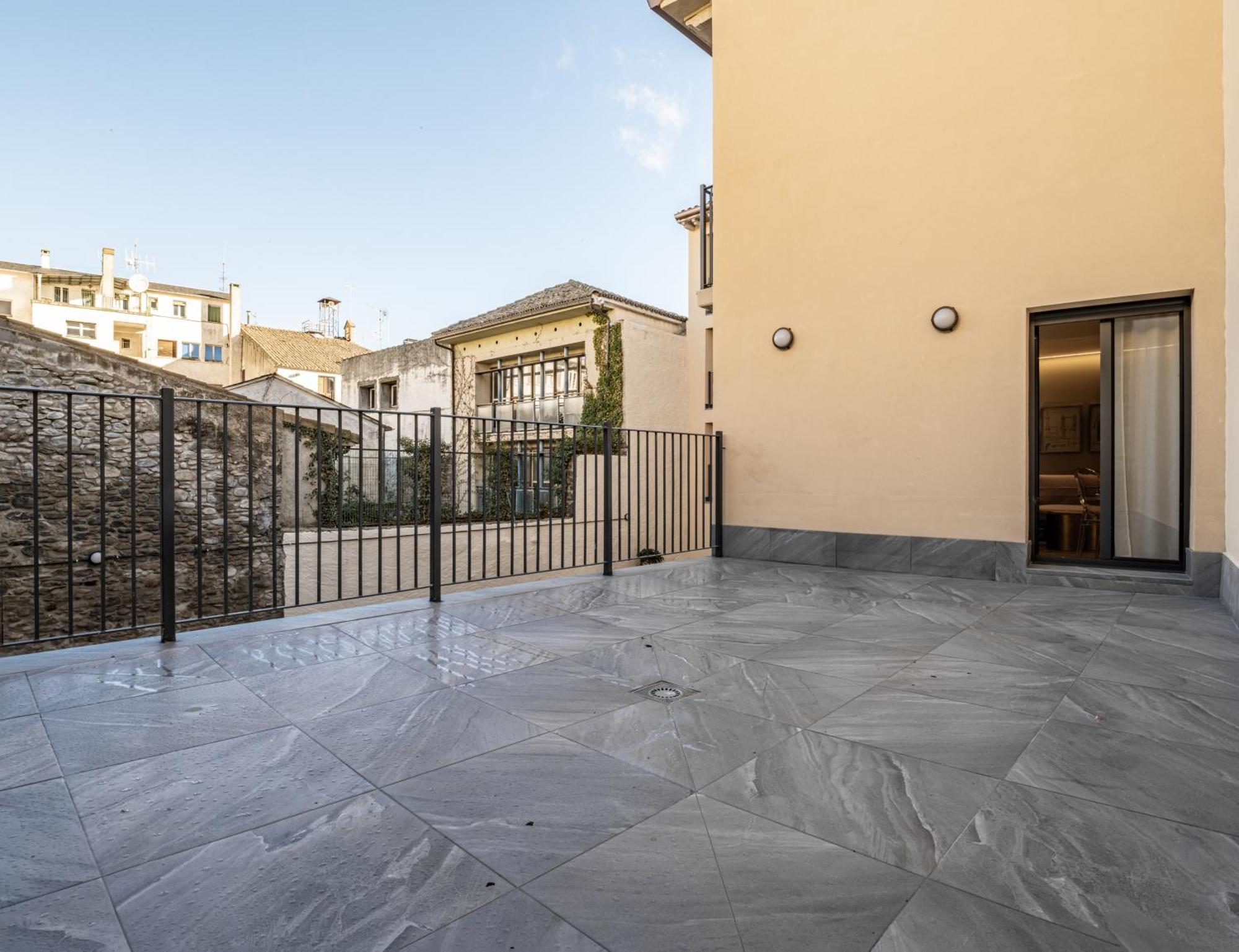 Apartamentos Torre Del Reloj Хака Экстерьер фото