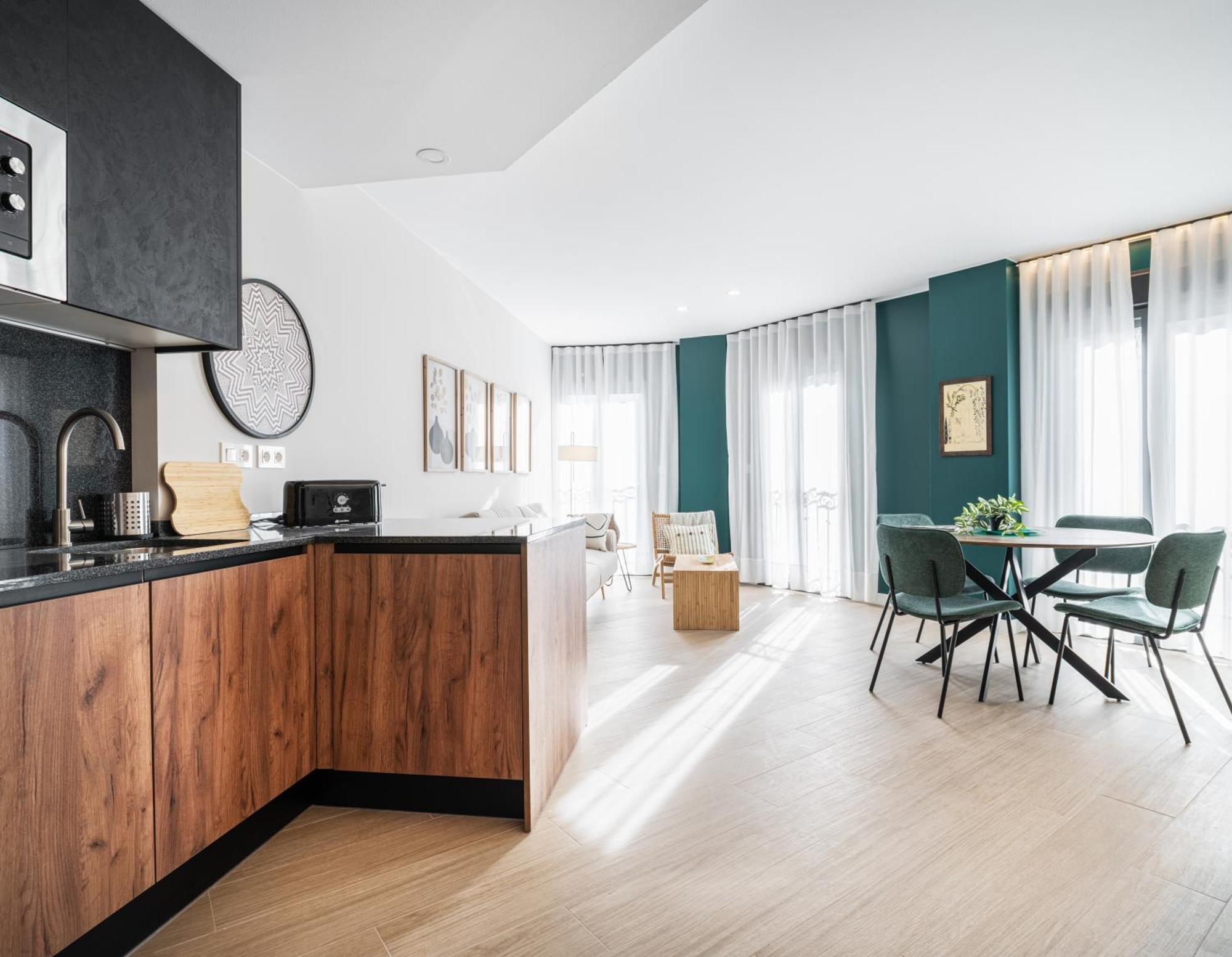 Apartamentos Torre Del Reloj Хака Экстерьер фото