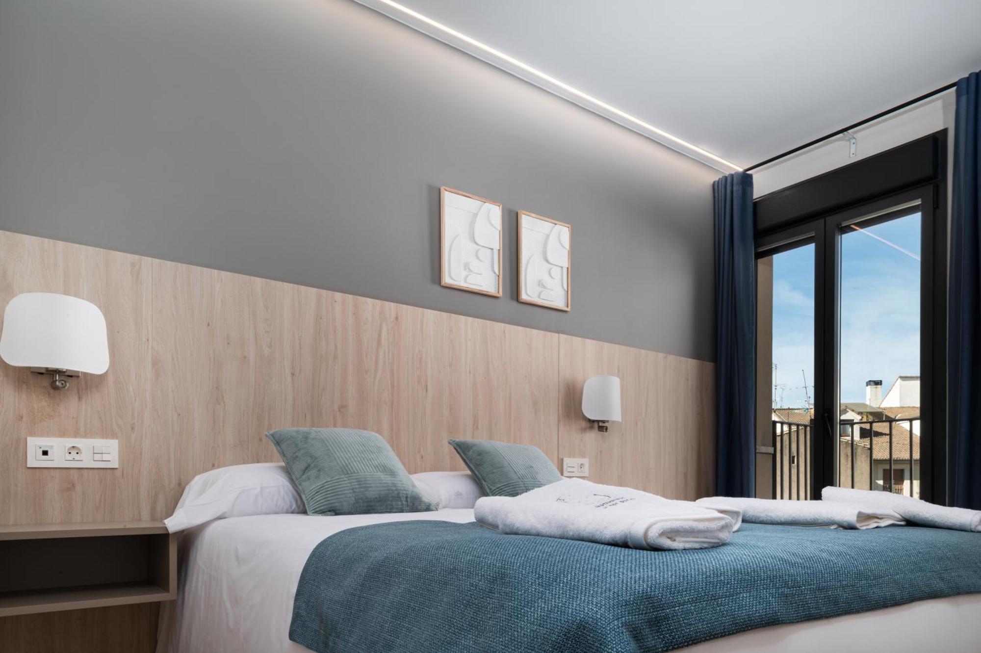 Apartamentos Torre Del Reloj Хака Экстерьер фото