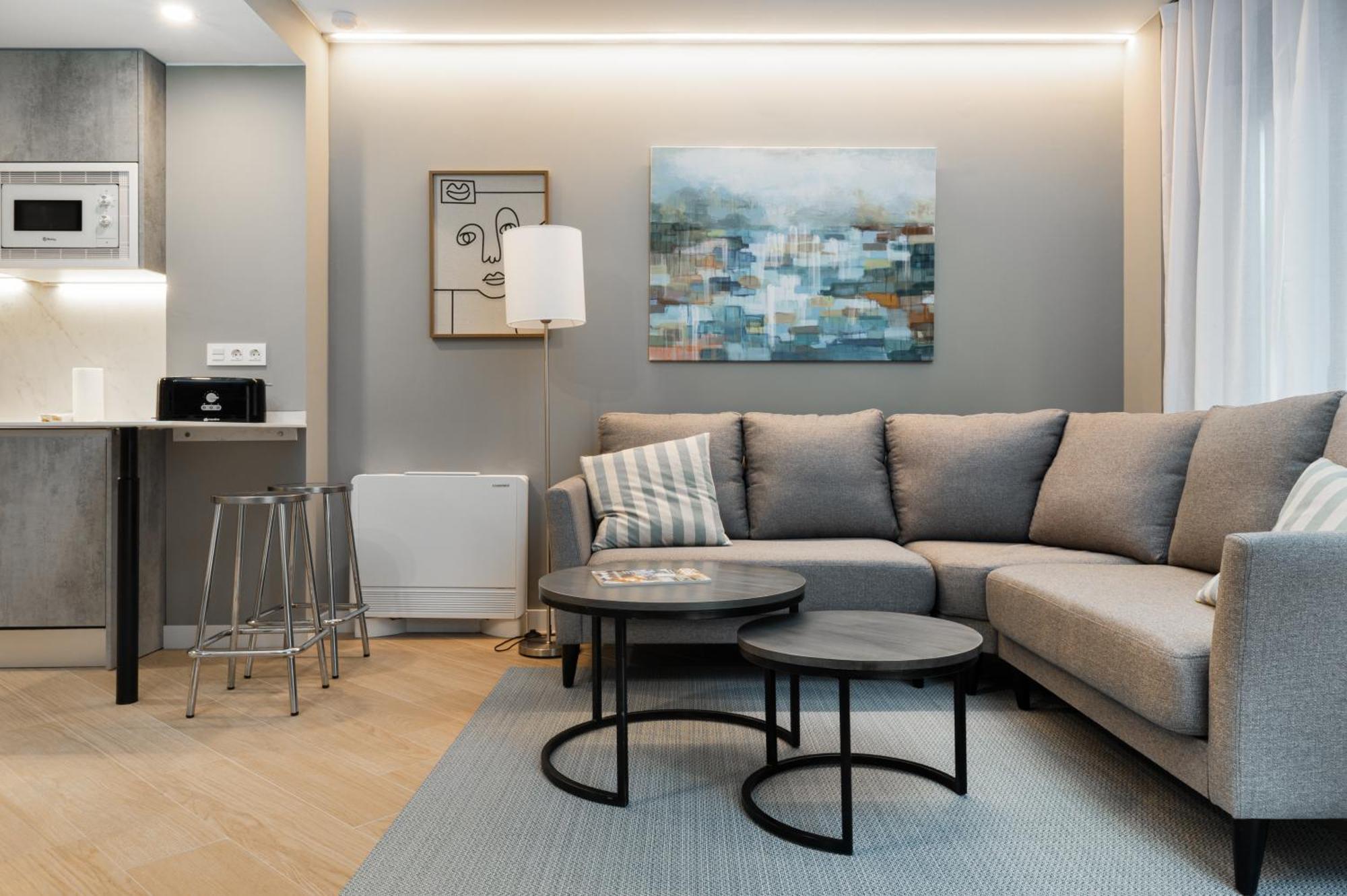 Apartamentos Torre Del Reloj Хака Экстерьер фото