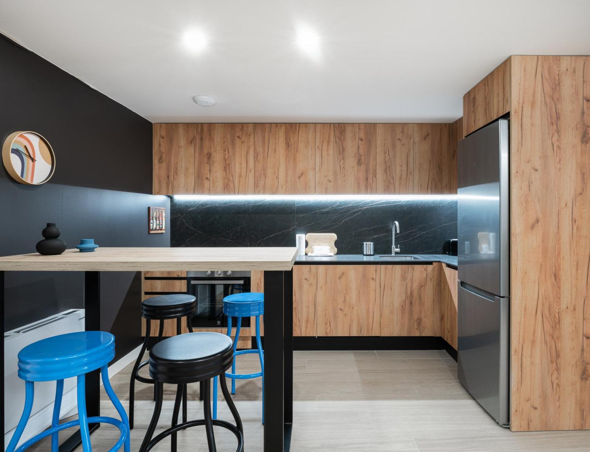 Apartamentos Torre Del Reloj Хака Экстерьер фото