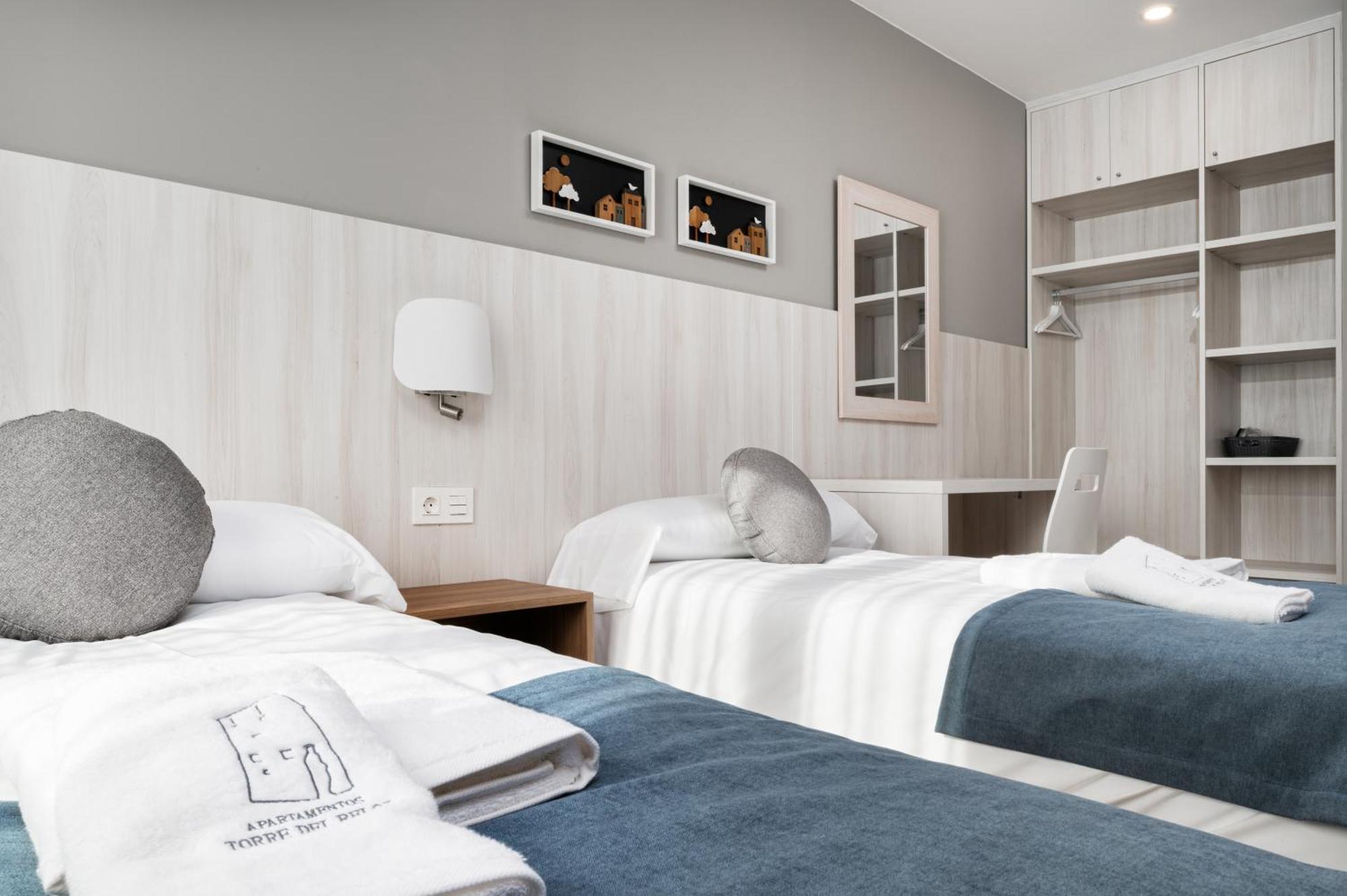 Apartamentos Torre Del Reloj Хака Экстерьер фото