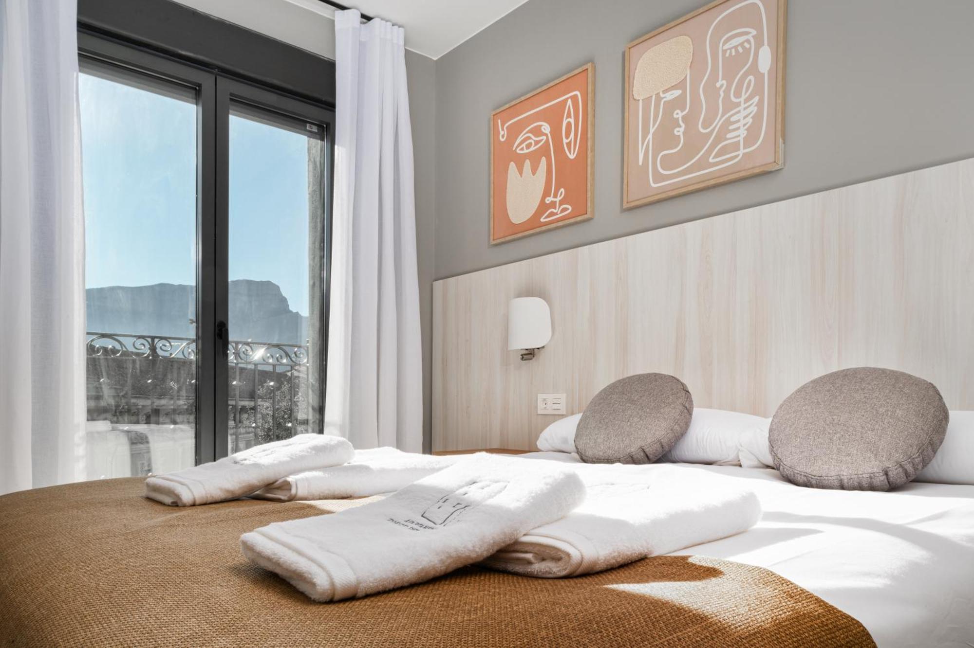 Apartamentos Torre Del Reloj Хака Экстерьер фото